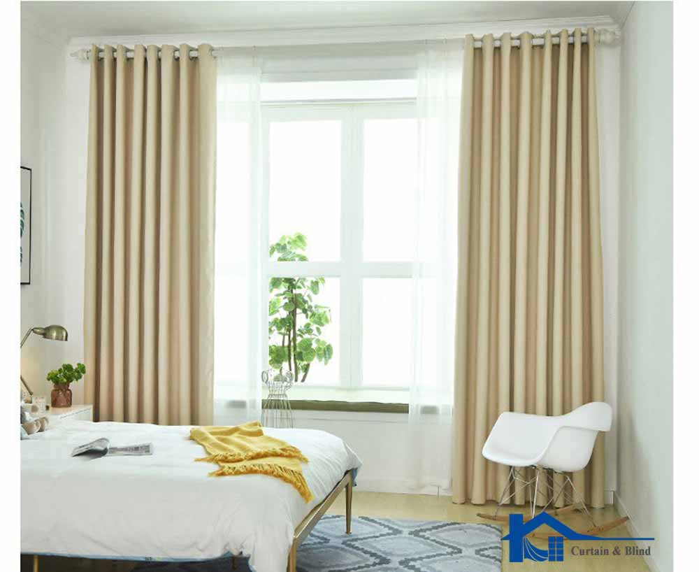 Không gian phòng ngủ sẽ ấm áp và yên bình hơn với màu vàng kem cho rèm cửa. Với những thiết kế mới nhất cho năm 2024, màu sắc này sẽ mang lại cảm giác ấm cúng và tạo nên không gian thư giãn cho giấc ngủ đêm của bạn.