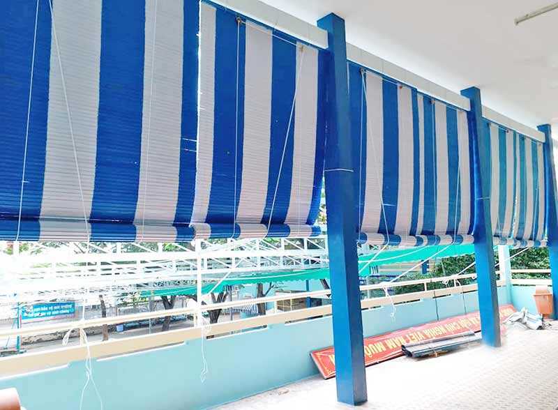 Mành sáo nhựa che mưa nắng ngoài trời