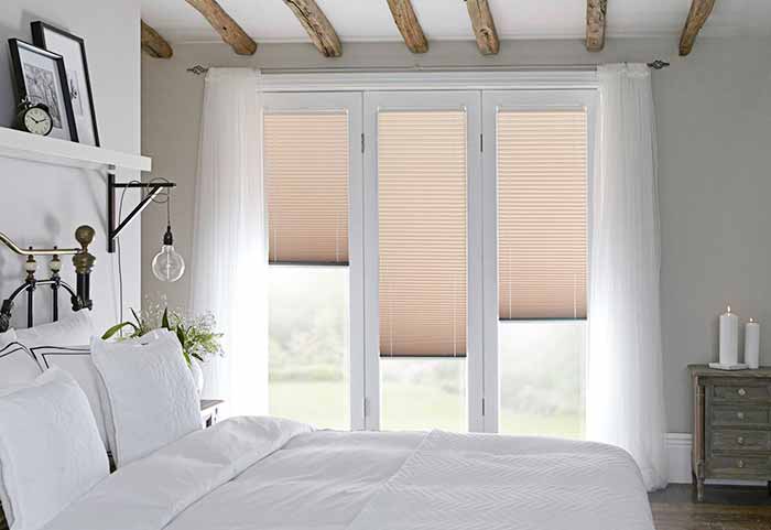 Lắp rèm phòng ngủ lọt lòng