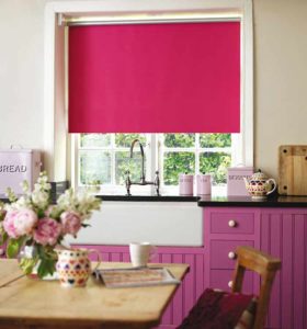 Rèm cuốn trơn nhà bếp hiện đại