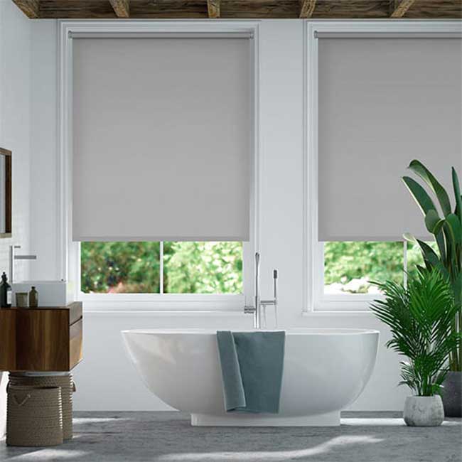 Rèm cửa sổ chống nước: Với rèm cửa sổ chống nước, bạn có thể tận hưởng không gian phòng tắm với tầm nhìn bao quát với sự an tâm về chống nước hiệu quả. Sản phẩm mang đến một không gian sống đầy đủ tiện ích với sự đa dạng về mẫu mã và chất liệu.