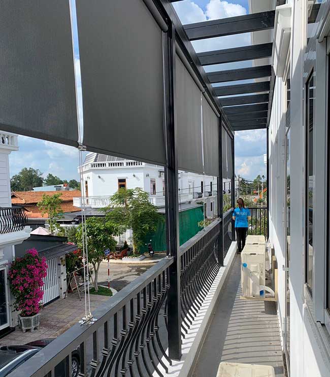 Rèm cuốn ngoài trời kéo tay